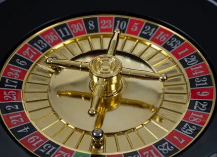 Malatec - Alcohol Roulette Spel - Met 16 Glazen - Vanaf 18 Jaar - Afmetingen 29 X 6.5 Cm - MBDeals.nl