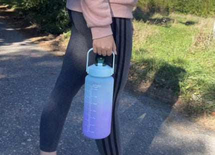 Trizand - Waterfles - 2 Liter Inhoud - 30 X 10 Cm Afmeting - Maatverdeling in Milliliters en Ounces - MBDeals.nl
