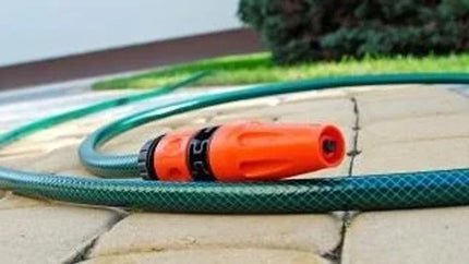 Knikbestendige groene tuinslang 20 meter met sproeikop en 2 koppelingen - foto 5